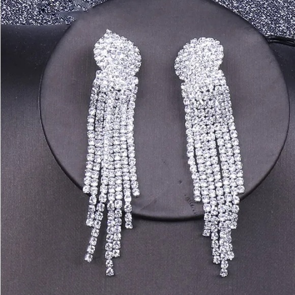 Tassel Earrings (clip on)
(New) - Picture 2 of 10